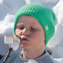 Prins Sverre Magnus koser seg med marshmallows (Foto: Lise Åserud, NTB Scanpix)